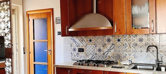 4 rooms Apartment in Naples, Italy No. 94640 10