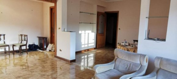 4 rooms Apartment in Catanzaro, Italy No. 9588 85