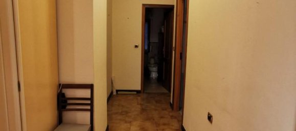 4 rooms Apartment in Catanzaro, Italy No. 9588 94