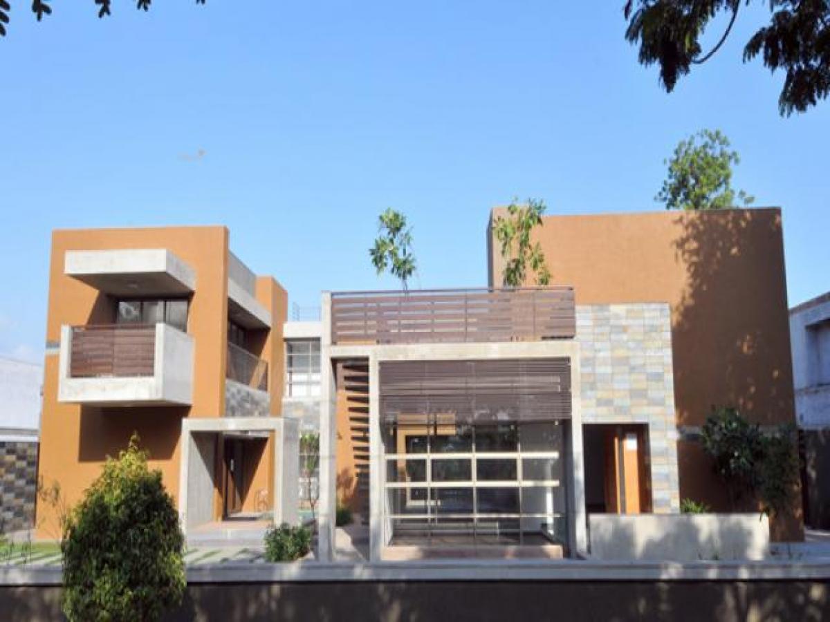 4 bedrooms House in Amdavad, India No. 19174