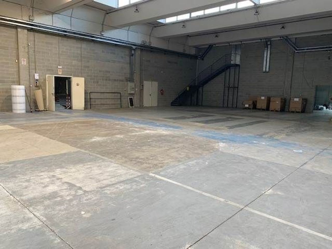 Склад 3030м² в Вилласанта, Италия № 215665