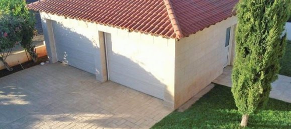 4 bedrooms Villa in Monagroulli, Cyprus No. 22531 3