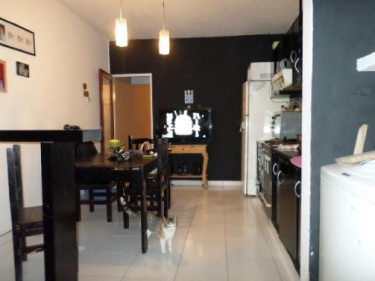 2 bedrooms House in Moron, Argentina No. 6867