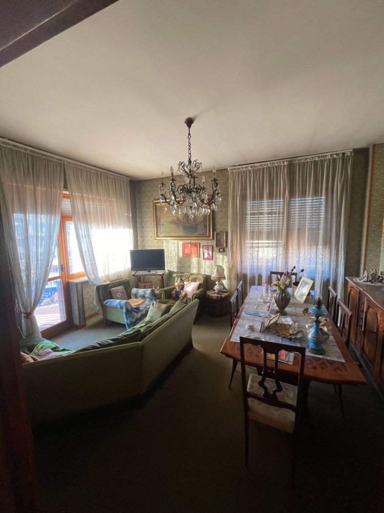 5 bedrooms Apartment in Turin, Italy No. 314084