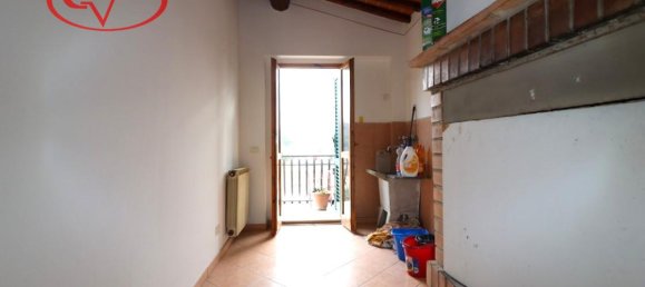 Apartamento de 5 habitaciónes en Montevarchi, Italy No. 231078 4