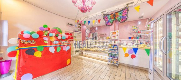 2 rooms Commercial property in Rome, Italy No. 50160 3