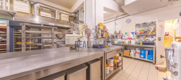 2 rooms Commercial property in Rome, Italy No. 50160 15