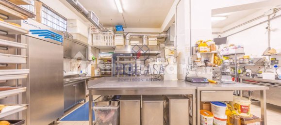 2 rooms Commercial property in Rome, Italy No. 50160 14