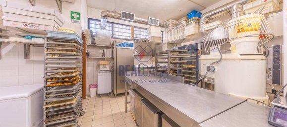 2 rooms Commercial property in Rome, Italy No. 50160 13