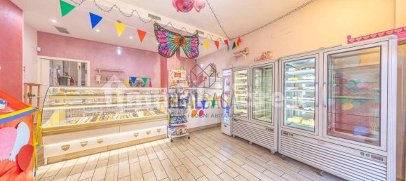 2 rooms Commercial property in Rome, Italy No. 50160 4