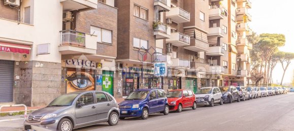 2 rooms Commercial property in Rome, Italy No. 50160 18