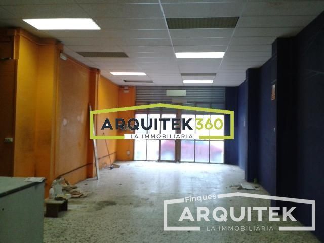 261m² Commercial property in Lleida, Spain No. 184594