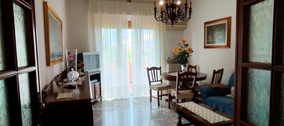 4 bedrooms Penthouse in Parma, Italy No. 322072 3