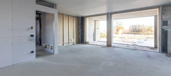 4 rooms Apartment in Giussano, Italy No. 19152 2