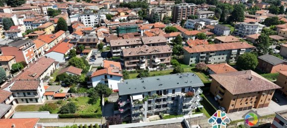 4 rooms Apartment in Giussano, Italy No. 19152 18