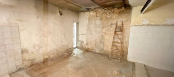 107m² Commercial property in Bari, Italy No. 33908 9