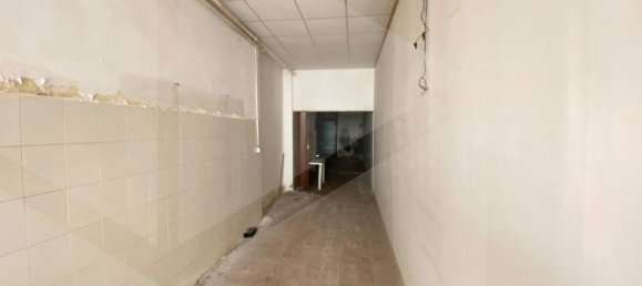 107m² Commercial property in Bari, Italy No. 33908 5