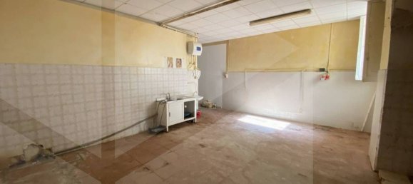 107m² Commercial property in Bari, Italy No. 33908 7