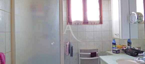 3 bedrooms House in Neuilly-sur-Marne, France No. 188090 8