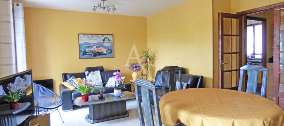 3 bedrooms House in Neuilly-sur-Marne, France No. 188090 2