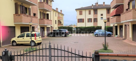 Apartamento de 2 dormitorios en Ferrara, Italy No. 190393 2