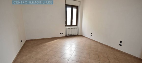 3-salle Appartement à Vercelli, Italy No. 171982 11