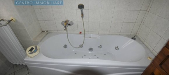 3-salle Appartement à Vercelli, Italy No. 171982 19