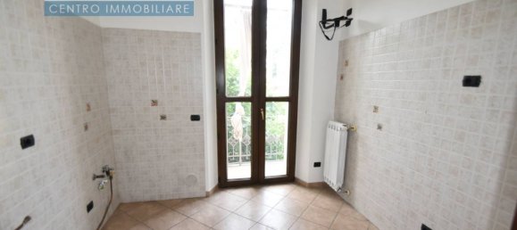 3-salle Appartement à Vercelli, Italy No. 171982 5