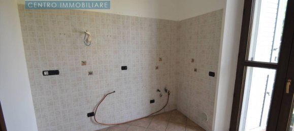 3-salle Appartement à Vercelli, Italy No. 171982 6