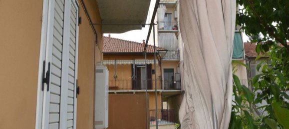 3-salle Appartement à Vercelli, Italy No. 171982 24