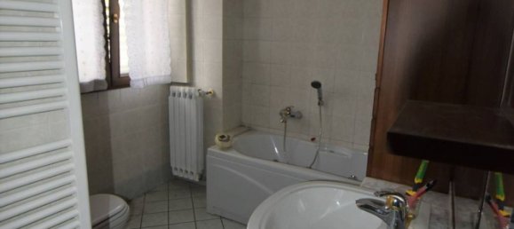 3-salle Appartement à Vercelli, Italy No. 171982 16
