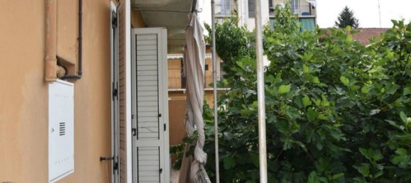 3-salle Appartement à Vercelli, Italy No. 171982 23