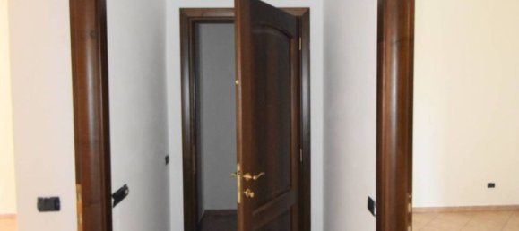 3-salle Appartement à Vercelli, Italy No. 171982 14