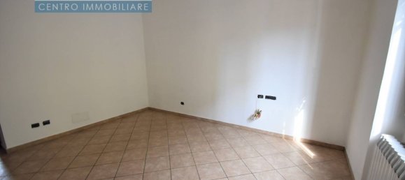 3-salle Appartement à Vercelli, Italy No. 171982 4