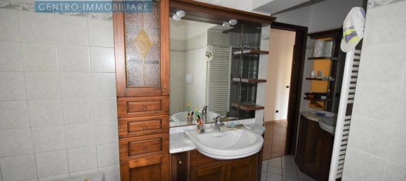 3-salle Appartement à Vercelli, Italy No. 171982 17