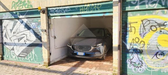 1-Zimmer Garage in Rome, Italy, Nr. 227765 4