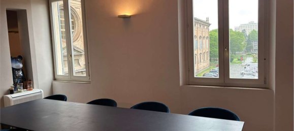 5 bedrooms Apartment in Modena, Italy No. 351523 2