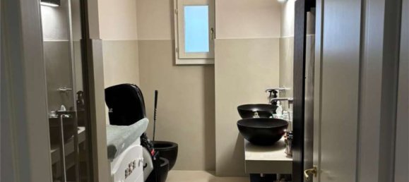 5 bedrooms Apartment in Modena, Italy No. 351523 7