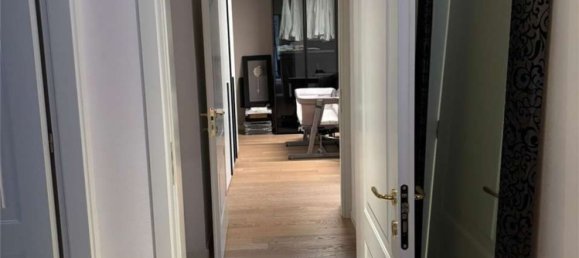 5 bedrooms Apartment in Modena, Italy No. 351523 5