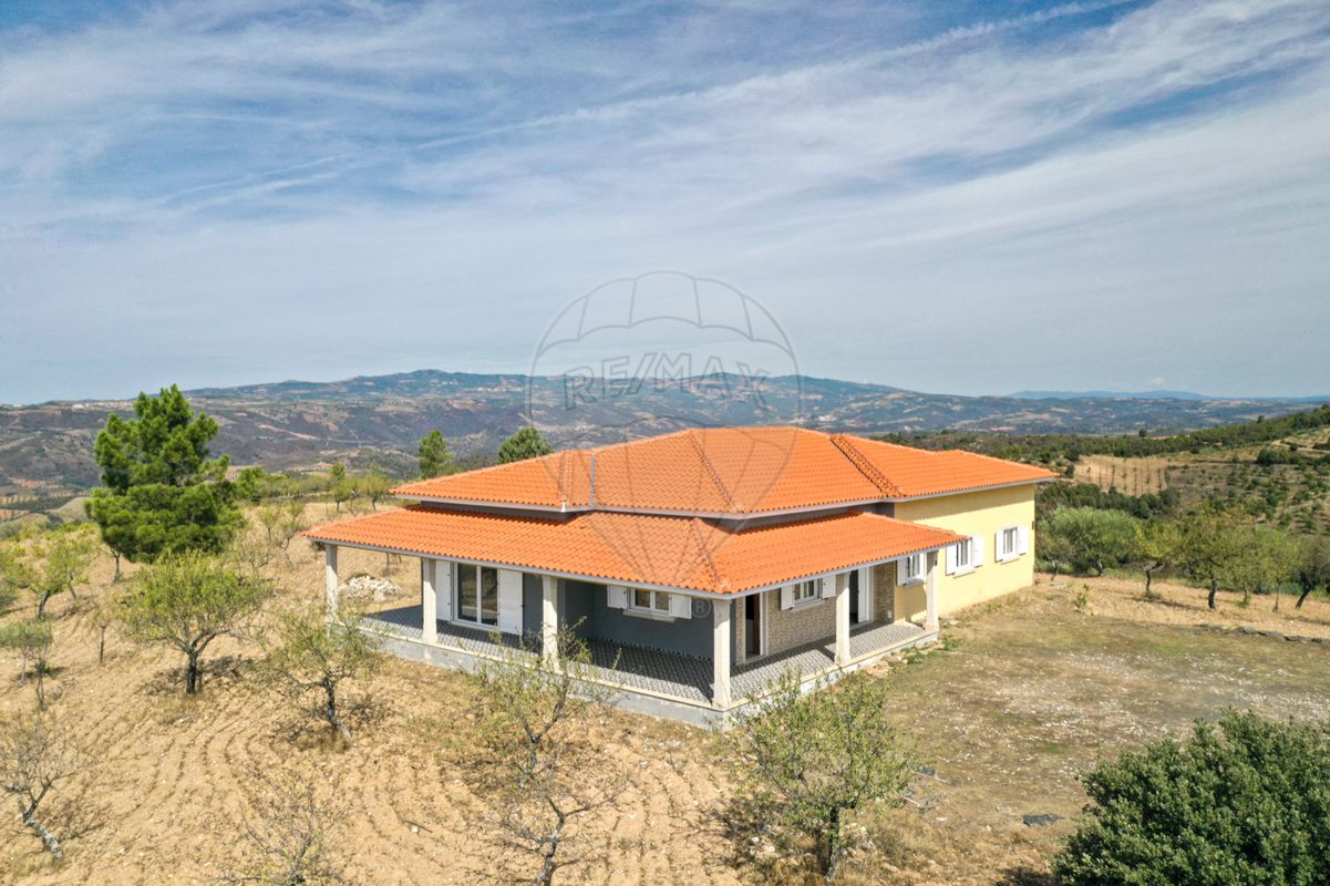 3 bedrooms House in Alfandega da Fe, Portugal No. 157374