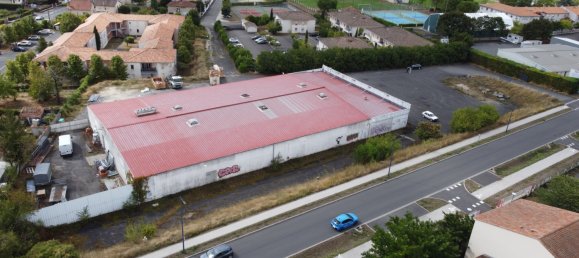 Коммерческая недвижимость 1800м² в Ангулем, Франция № 357471 4