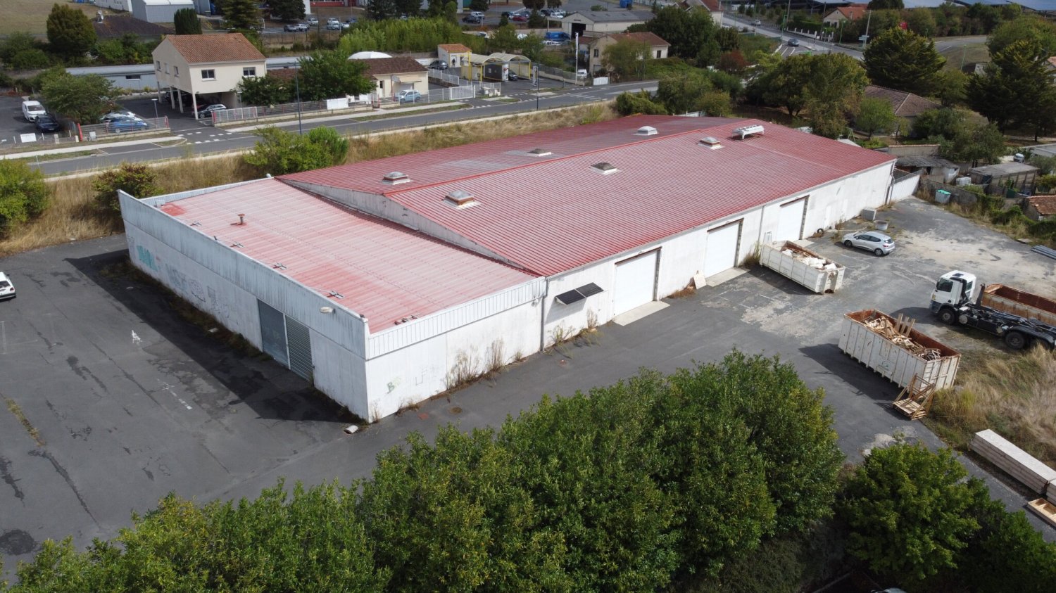 Коммерческая недвижимость 1800м² в Ангулем, Франция № 357471