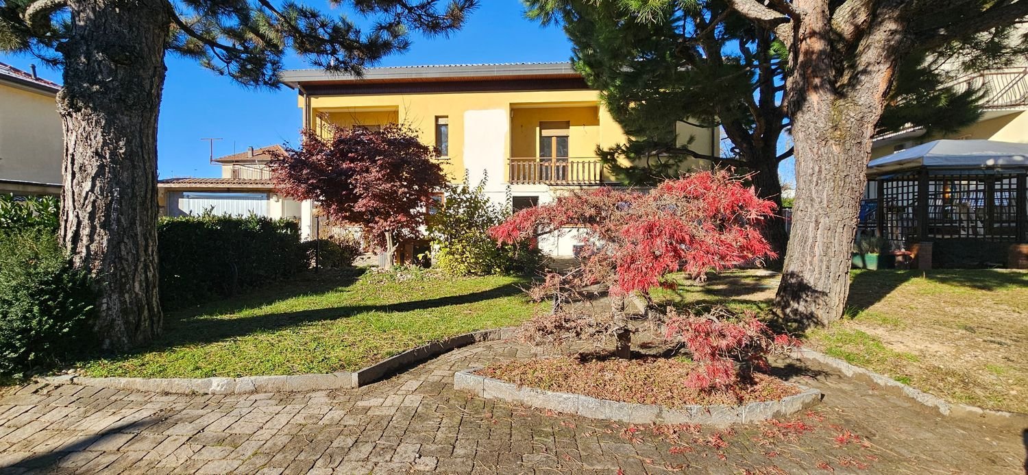 6غرفة منزل في Lurate Caccivio, Italy رقم 88220