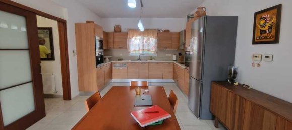 3 Schlafzimmer Villa in Agios Tychonas, Cyprus, Nr. 18219 2