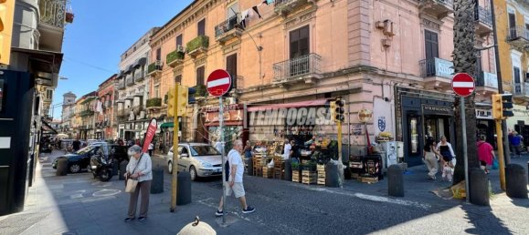 1 room Commercial property in Naples, Italy No. 275262 3