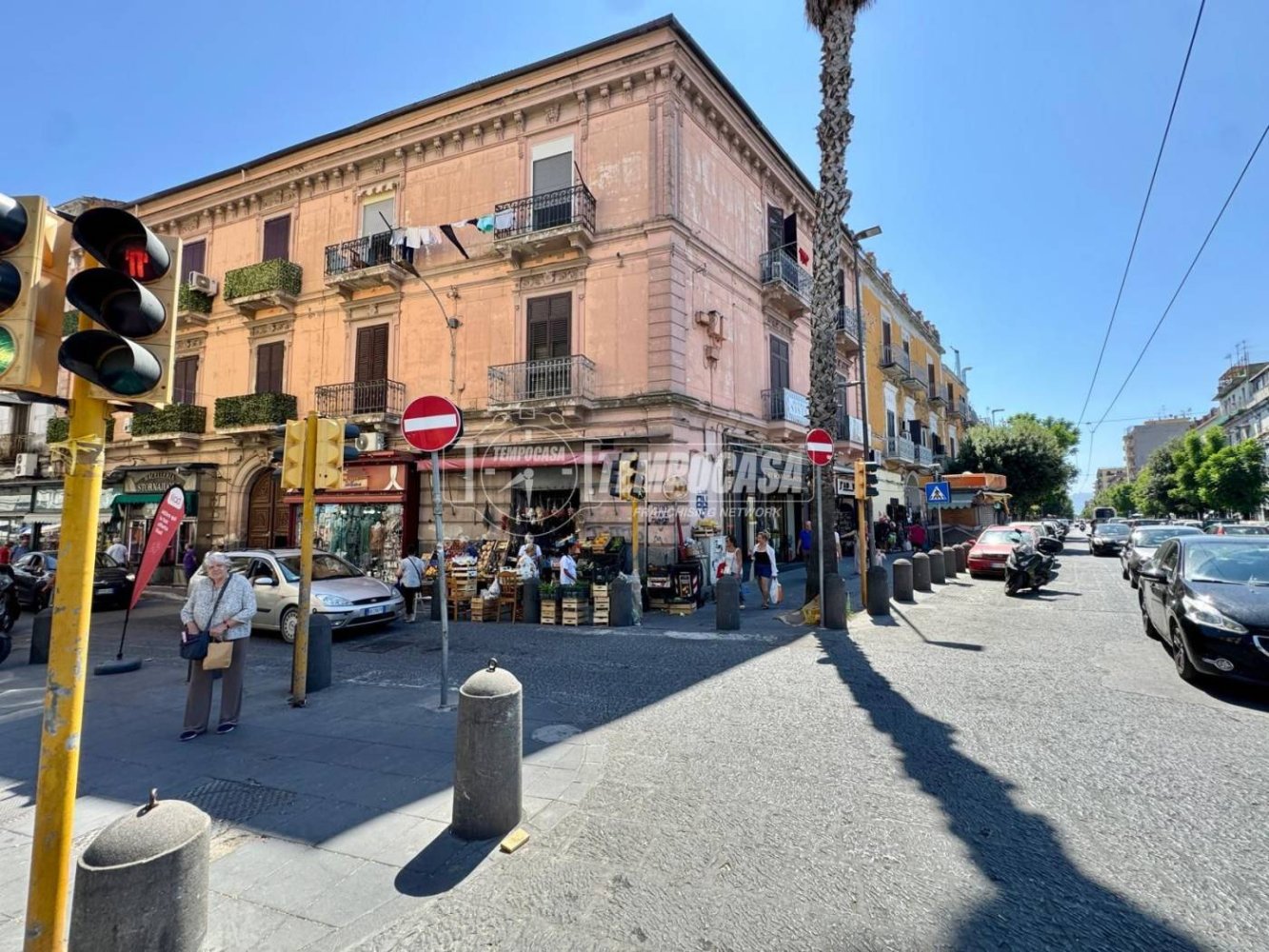 1 room Commercial property in Naples, Italy No. 275262