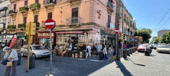 1 room Commercial property in Naples, Italy No. 275262 2