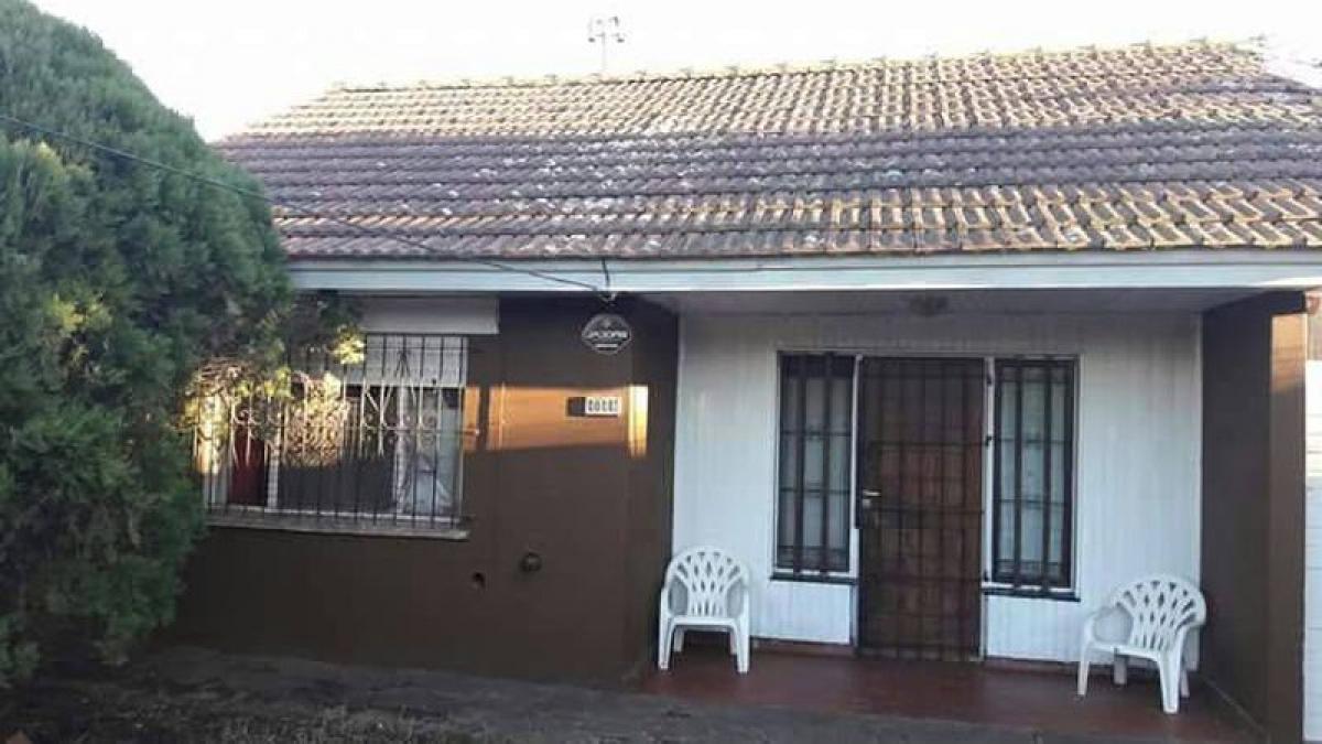 2 bedrooms House in Mar del Plata, Argentina No. 70253
