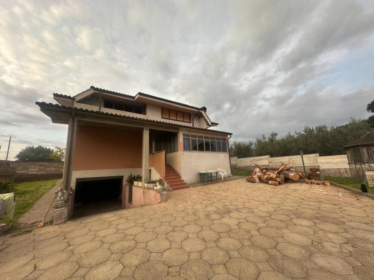 4 rooms Villa in Pomezia, Italy No. 33746