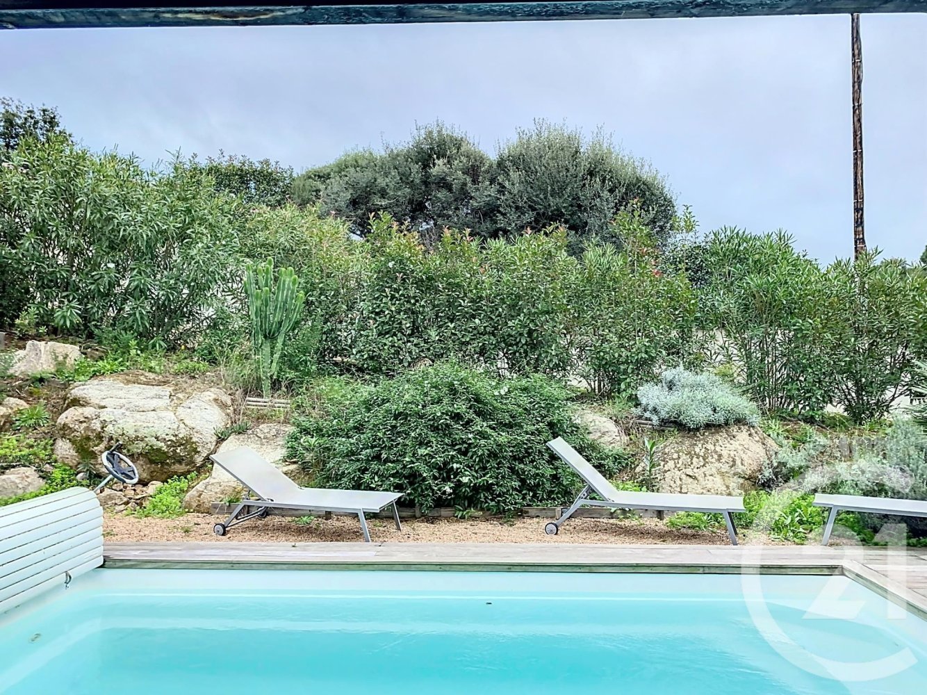 Дом с 4 спальнями в Дзондза, Франция № 214484